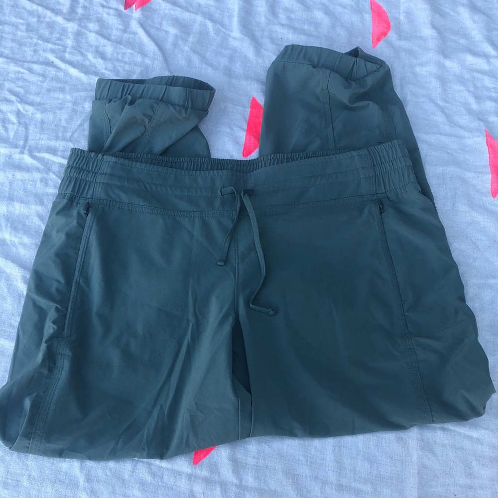 Athleta light weight cropped pant.